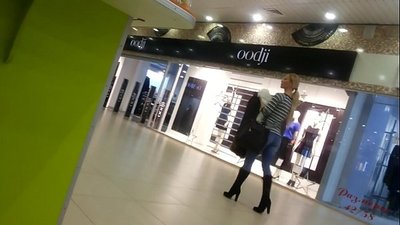 सुपरमार्केटमा चिसो कुखुरा।